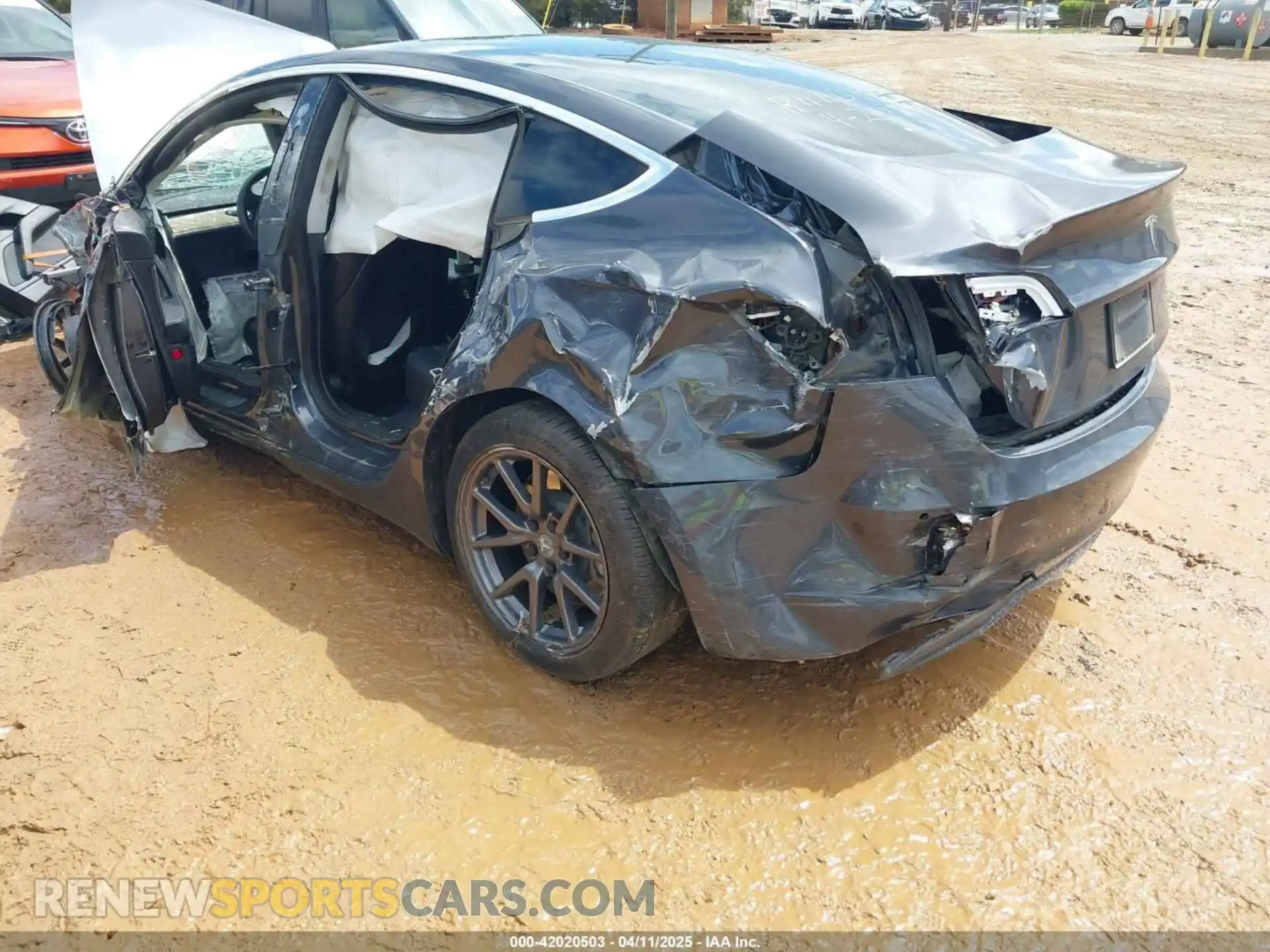 3 Photograph of a damaged car 5YJ3E1EB5LF710788 TESLA MODEL 3 2020