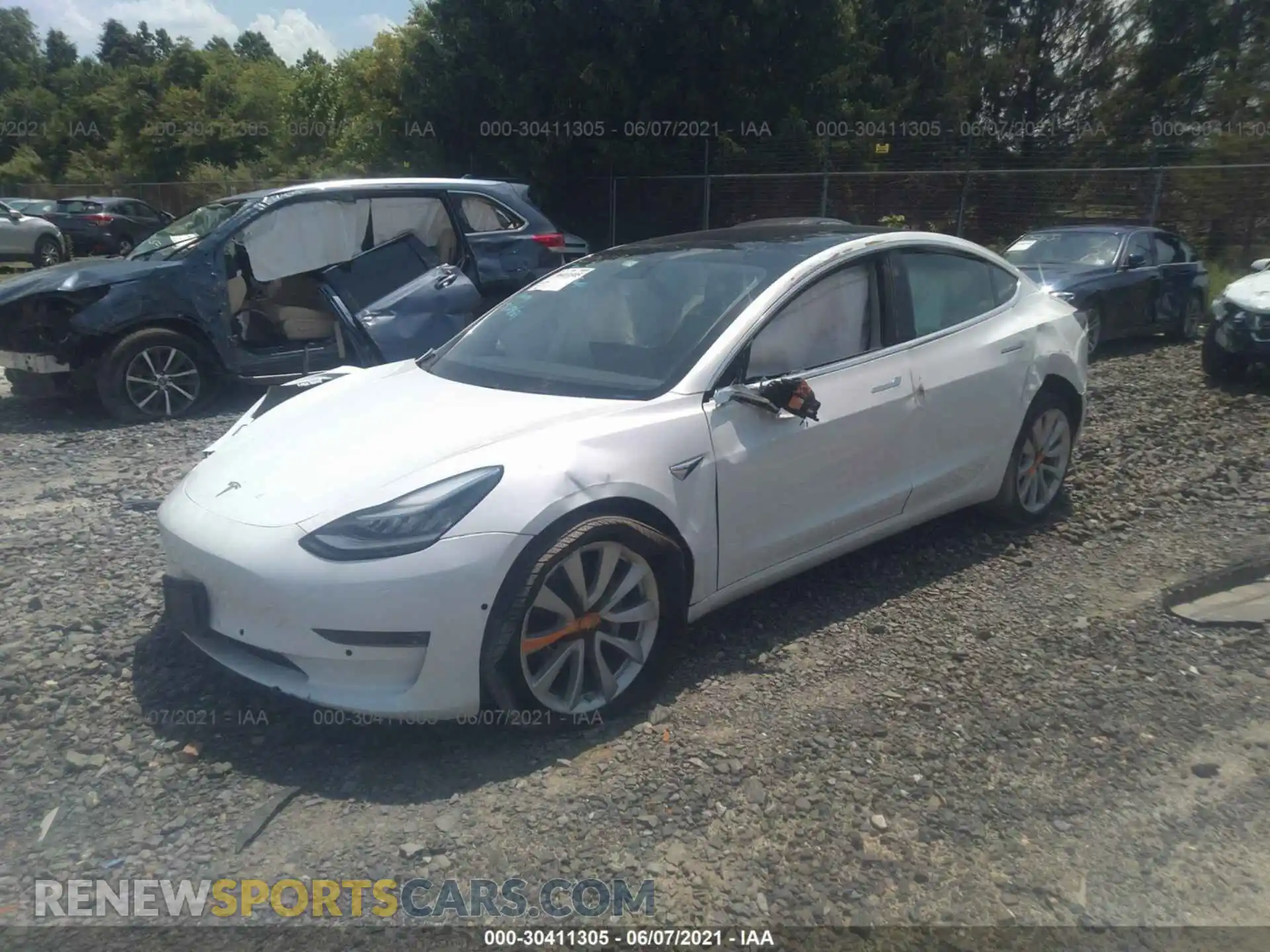 2 fotografías del automóvil dañado 5YJ3E1EB5LF712461 TESLA MODEL 3 2020