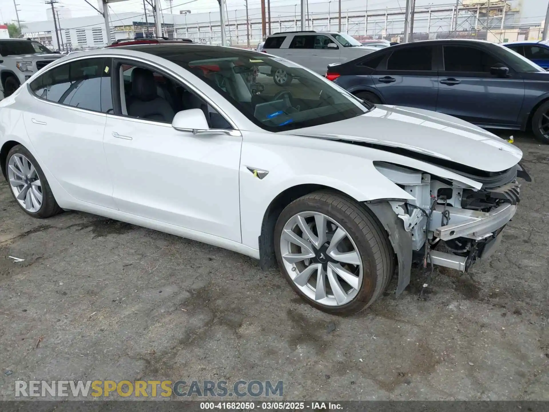 1 Photograph of a damaged car 5YJ3E1EB5LF801530 TESLA MODEL 3 2020