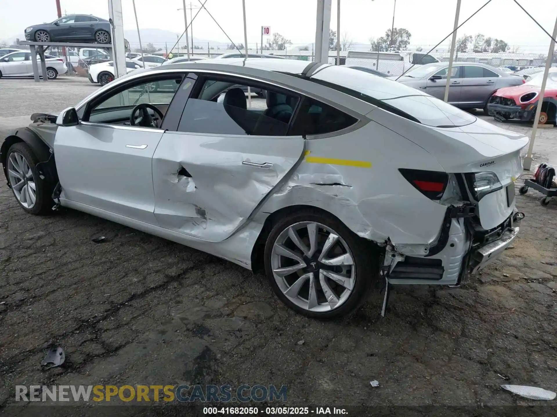 3 Photograph of a damaged car 5YJ3E1EB5LF801530 TESLA MODEL 3 2020