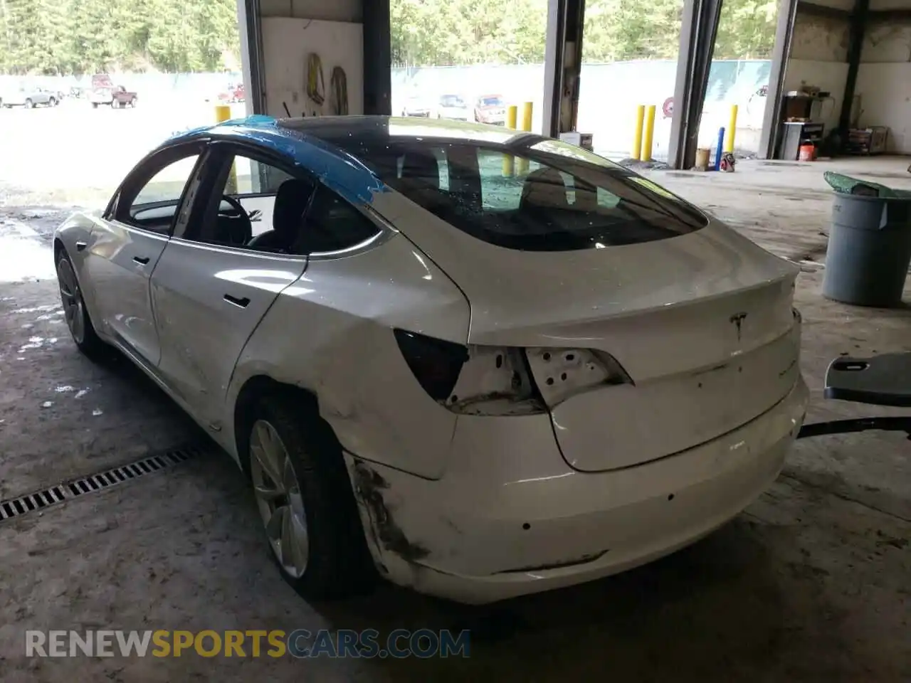 3 Photograph of a damaged car 5YJ3E1EB6LF621392 TESLA MODEL 3 2020