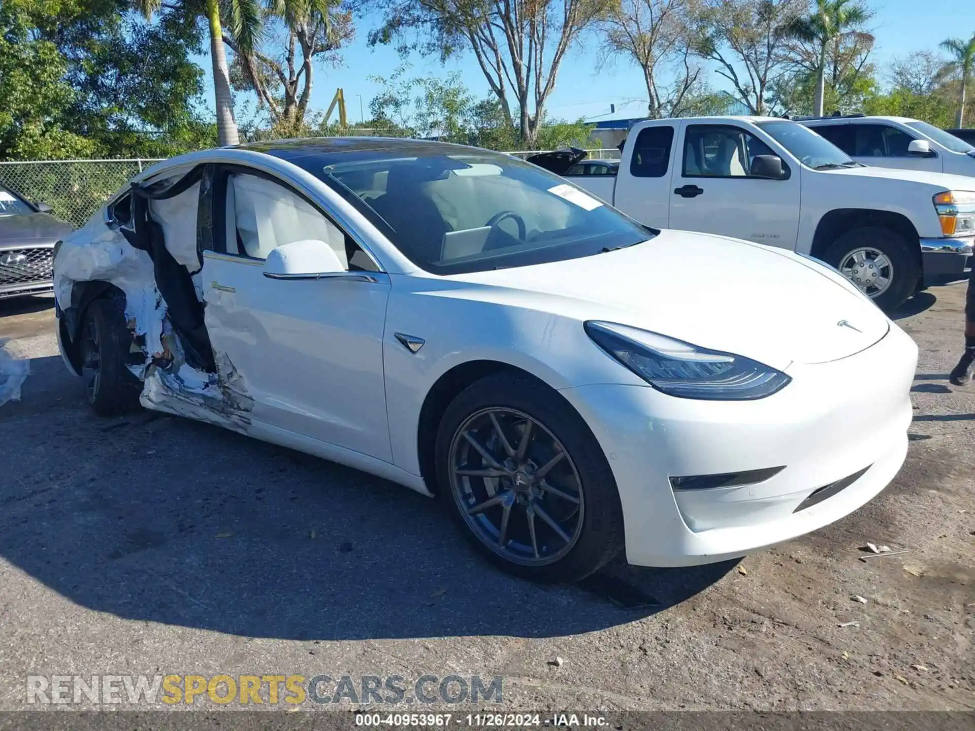 1 Photograph of a damaged car 5YJ3E1EB7LF618520 TESLA MODEL 3 2020