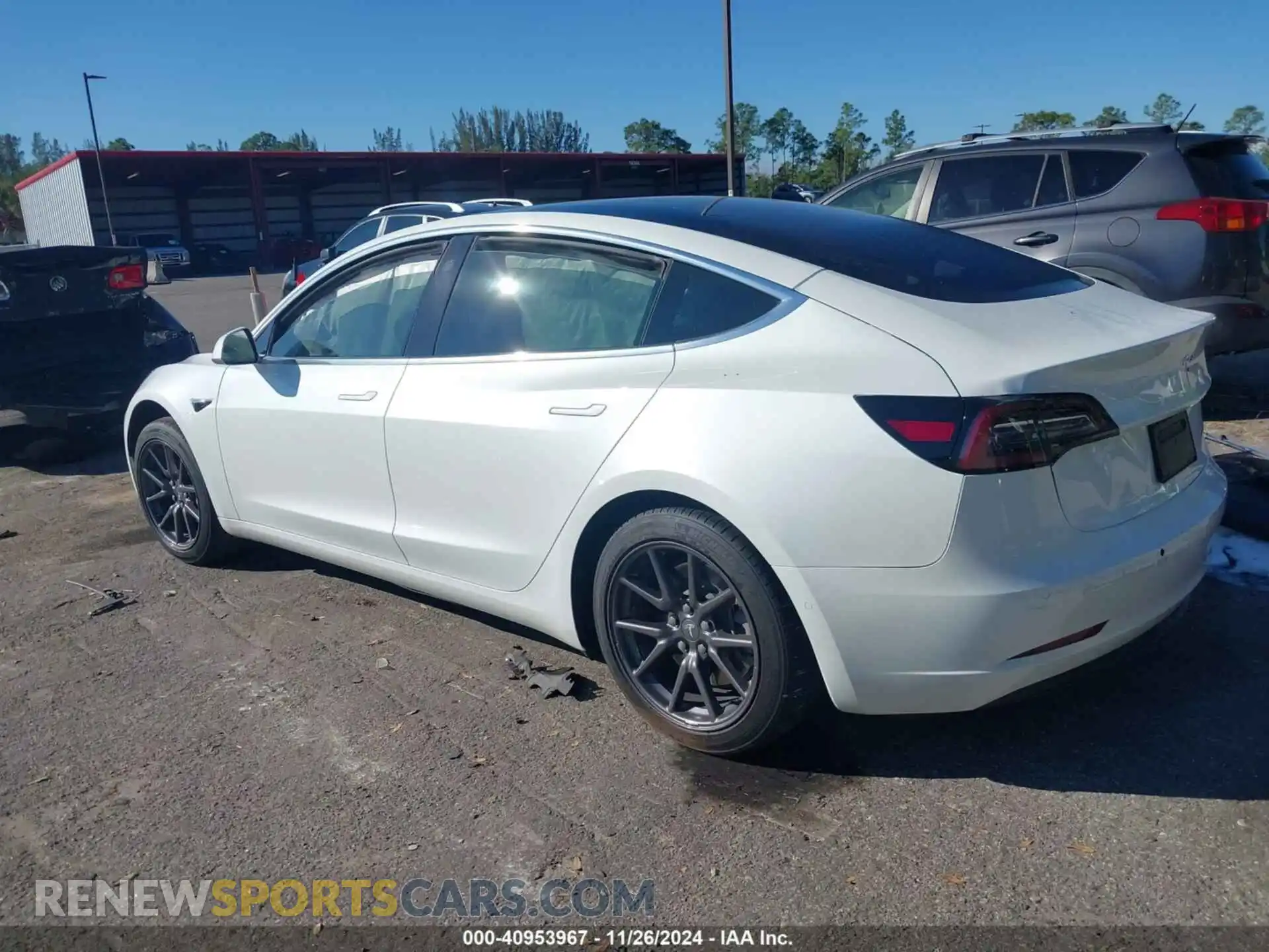 3 Photograph of a damaged car 5YJ3E1EB7LF618520 TESLA MODEL 3 2020