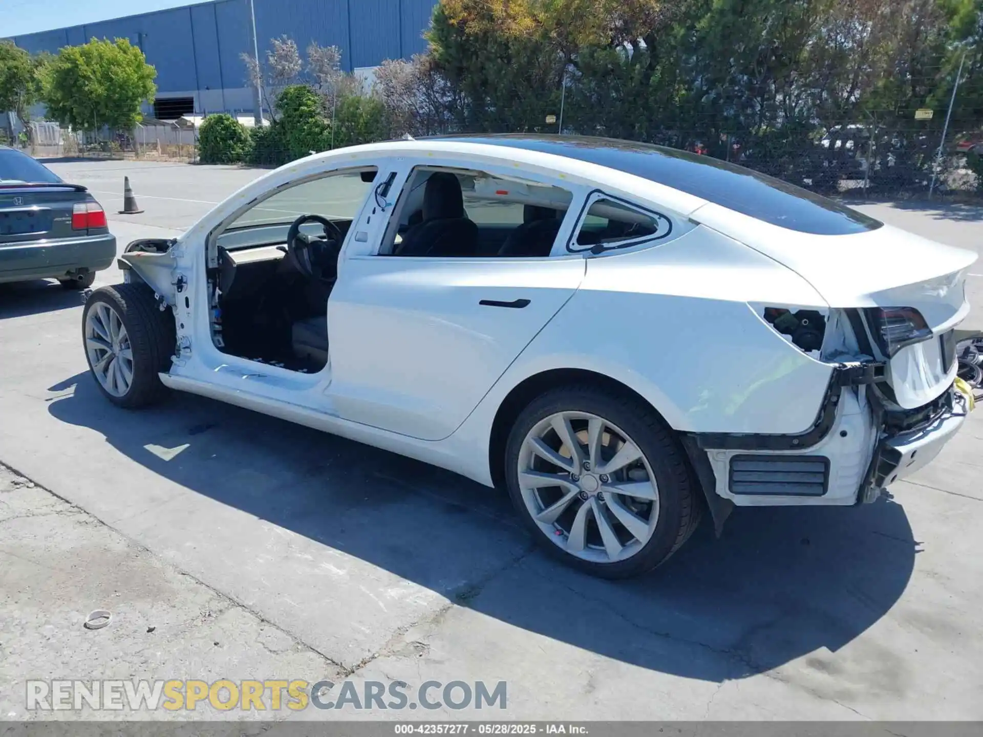 3 Photograph of a damaged car 5YJ3E1EB7LF628030 TESLA MODEL 3 2020
