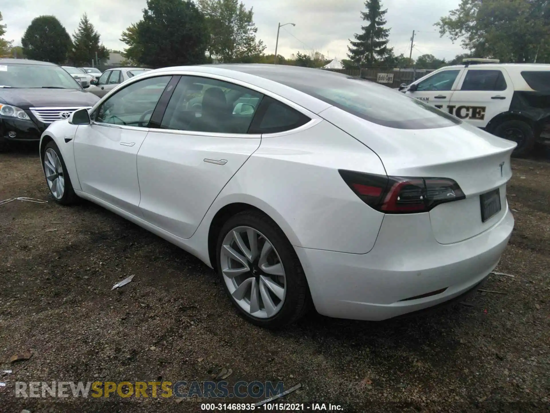 3 Photograph of a damaged car 5YJ3E1EB7LF628433 TESLA MODEL 3 2020