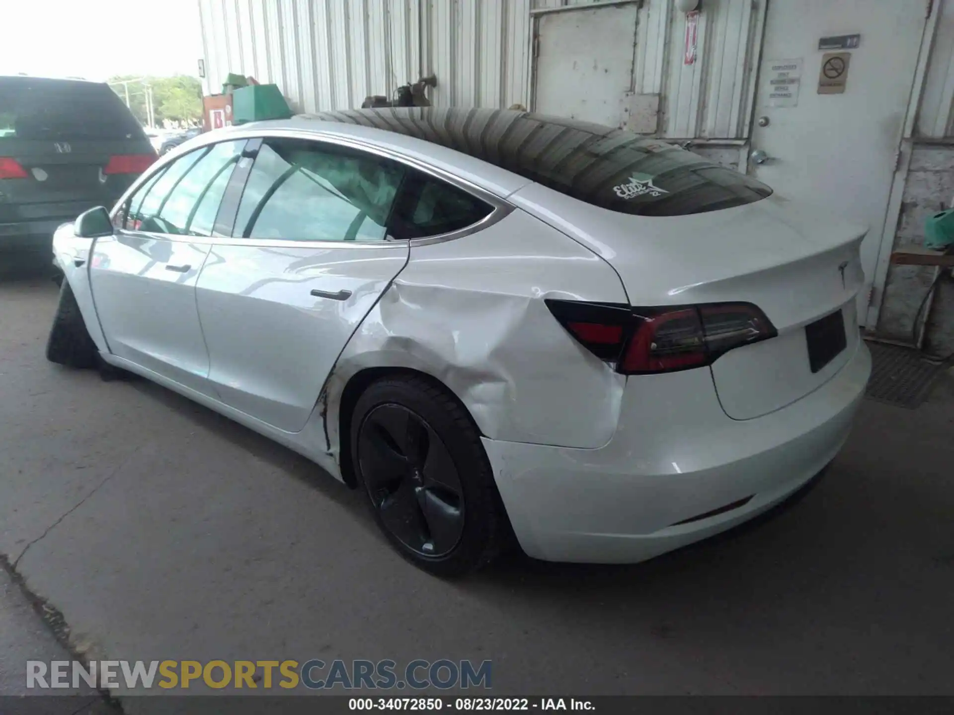 3 Photograph of a damaged car 5YJ3E1EB8LF590016 TESLA MODEL 3 2020