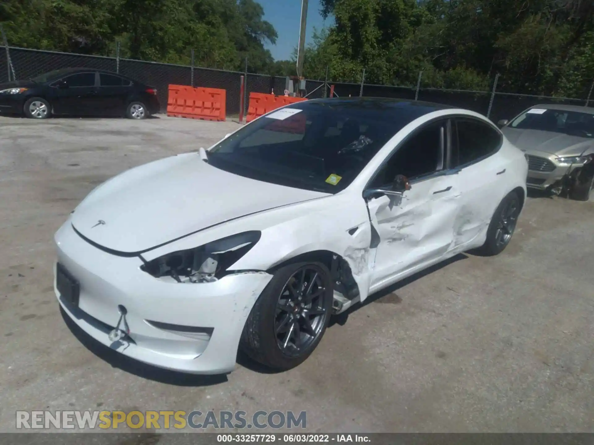 2 fotografías del automóvil dañado 5YJ3E1EB9LF617840 TESLA MODEL 3 2020
