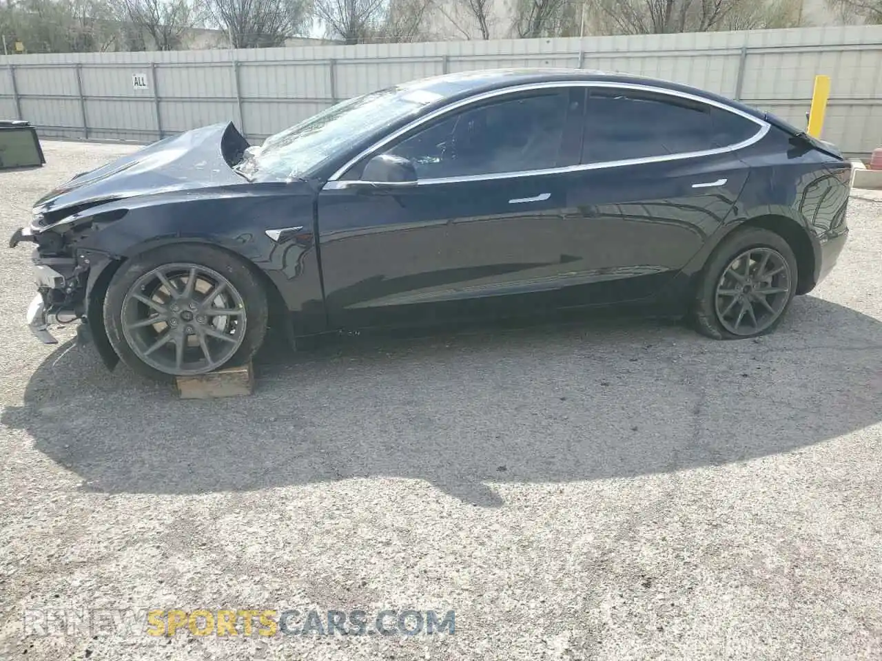 1 Photograph of a damaged car 5YJ3E1EB9LF621807 TESLA MODEL 3 2020