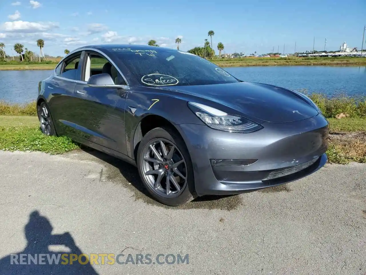 1 Фотография поврежденного автомобиля 5YJ3E1EBXLF663919 TESLA MODEL 3 2020