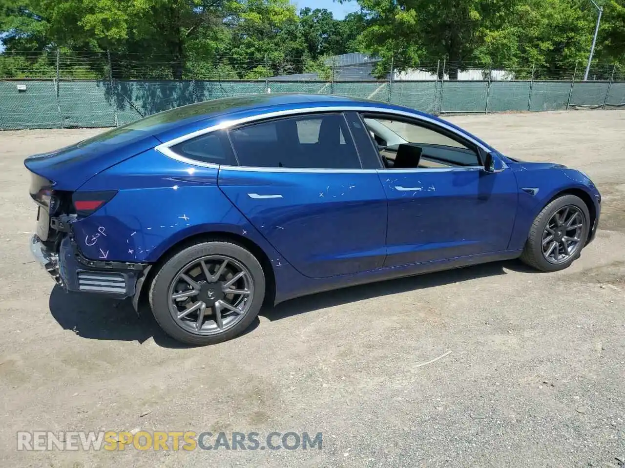 3 Photograph of a damaged car 5YJ3E1ECXLF586560 TESLA MODEL 3 2020