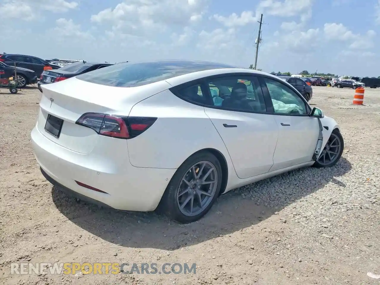 3 fotografías del automóvil dañado 5YJ3E1EA0MF961310 TESLA MODEL 3 2021