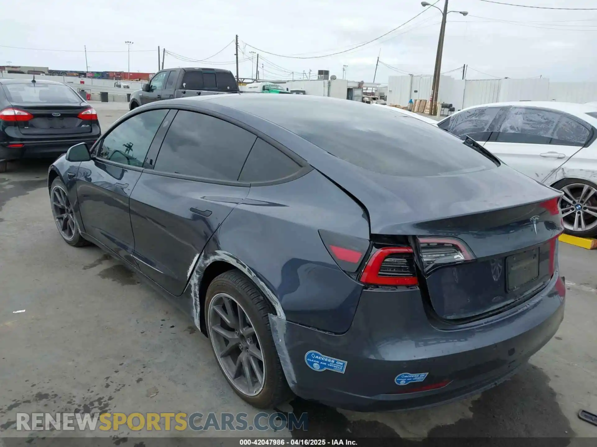 3 fotografías del automóvil dañado 5YJ3E1EA1MF068787 TESLA MODEL 3 2021