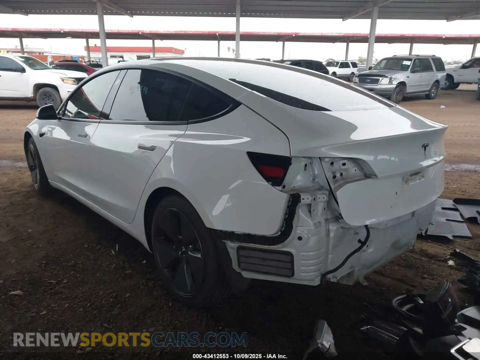 3 Photograph of a damaged car 5YJ3E1EA2MF929846 TESLA MODEL 3 2021