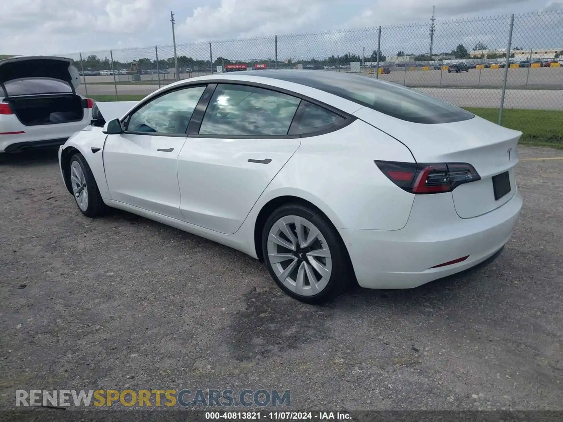 3 Photograph of a damaged car 5YJ3E1EA2MF990842 TESLA MODEL 3 2021