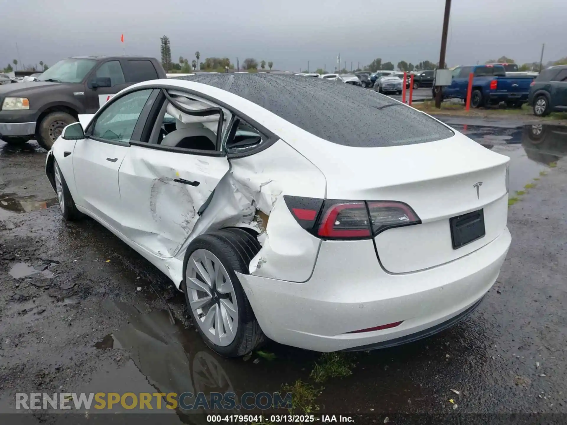 3 Photograph of a damaged car 5YJ3E1EA3MF032180 TESLA MODEL 3 2021