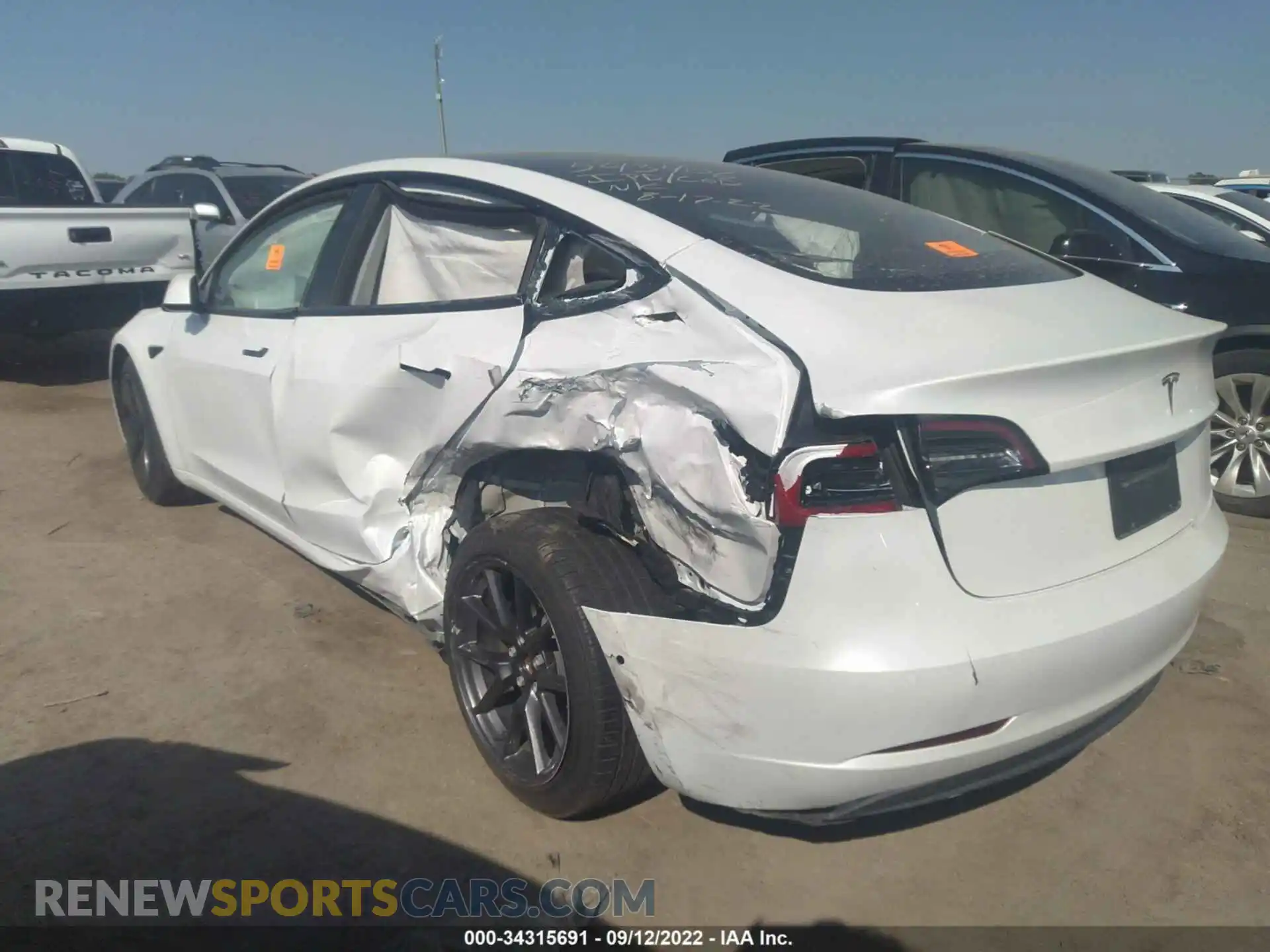 3 Photograph of a damaged car 5YJ3E1EA3MF989022 TESLA MODEL 3 2021
