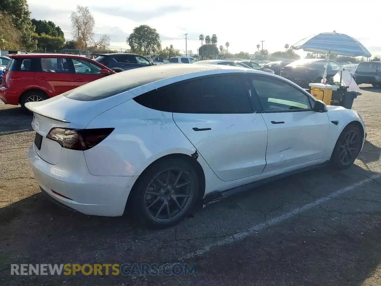3 Photograph of a damaged car 5YJ3E1EA4MF930724 TESLA MODEL 3 2021