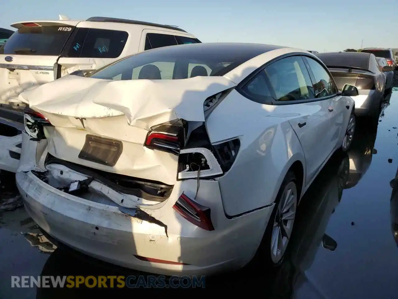 3 Photograph of a damaged car 5YJ3E1EA5MF047179 TESLA MODEL 3 2021