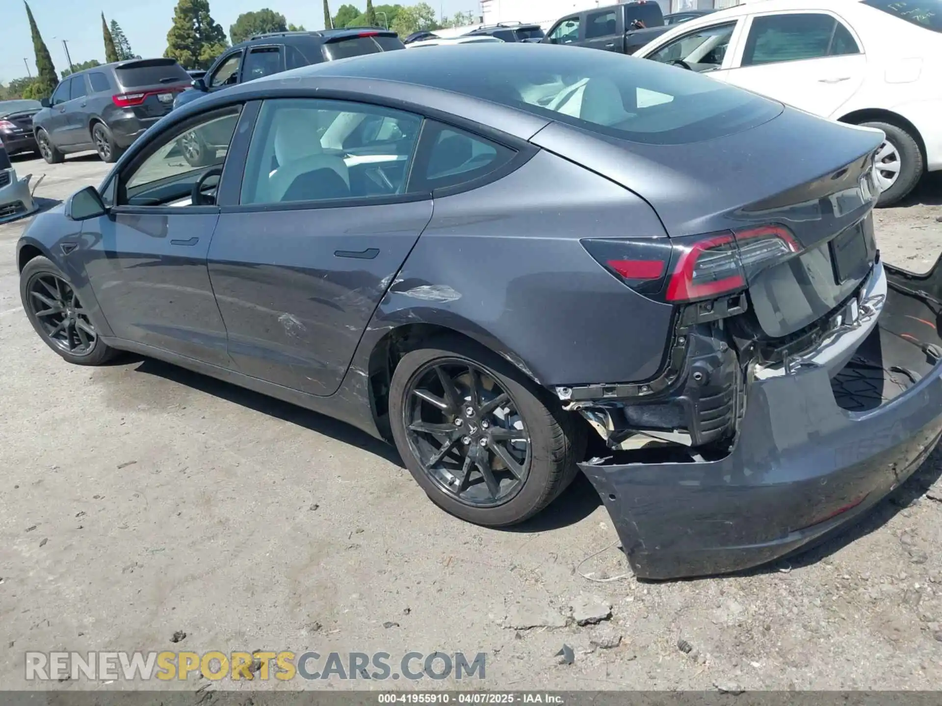 3 Photograph of a damaged car 5YJ3E1EA5MF069652 TESLA MODEL 3 2021