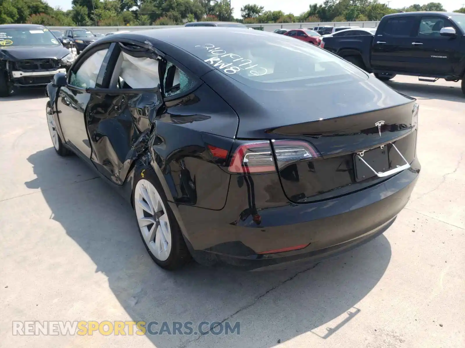 3 Photograph of a damaged car 5YJ3E1EA5MF925841 TESLA MODEL 3 2021