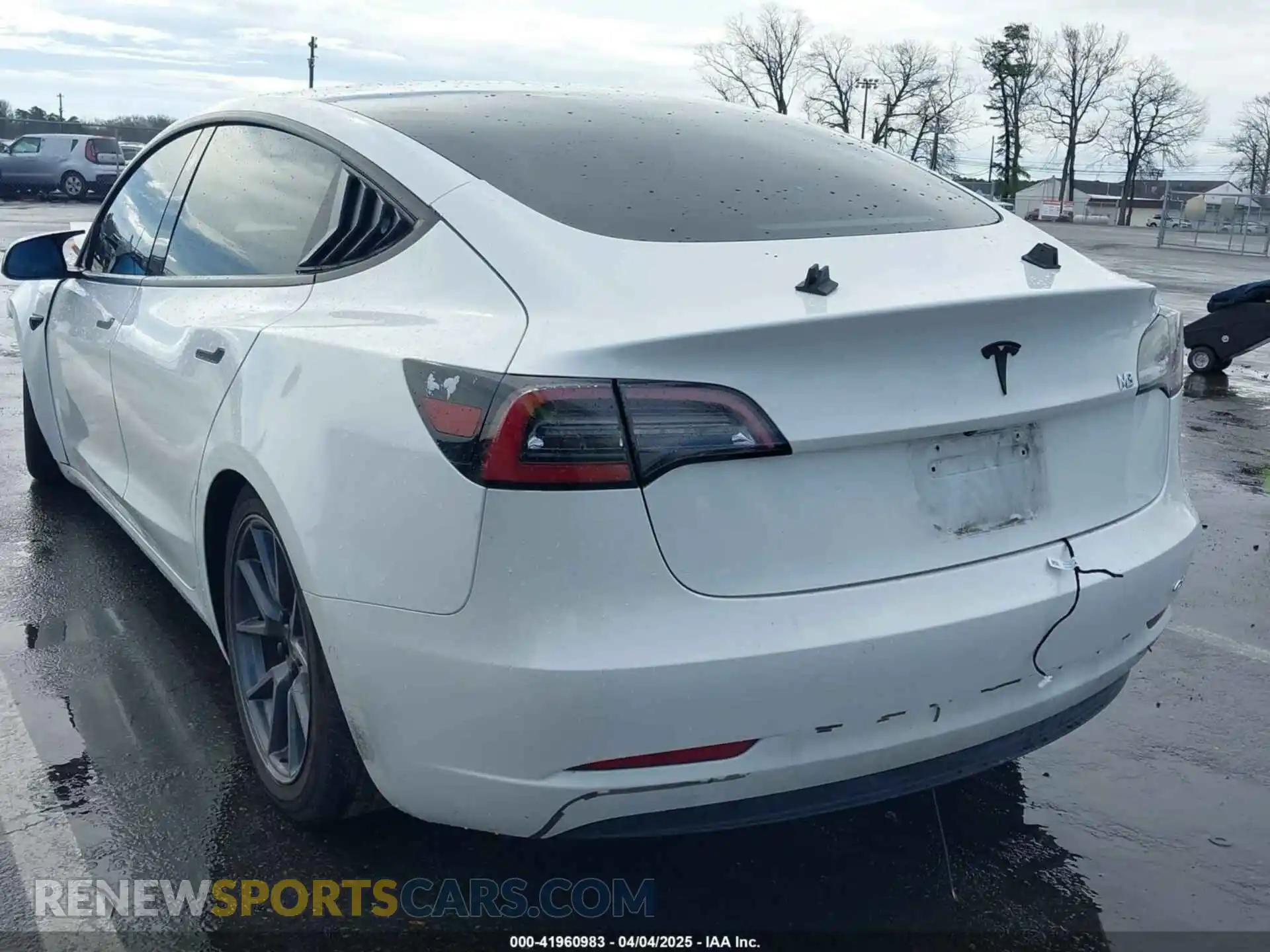 3 Photograph of a damaged car 5YJ3E1EA5MF976255 TESLA MODEL 3 2021