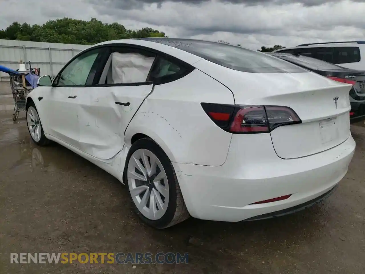 3 Photograph of a damaged car 5YJ3E1EA5MF990852 TESLA MODEL 3 2021