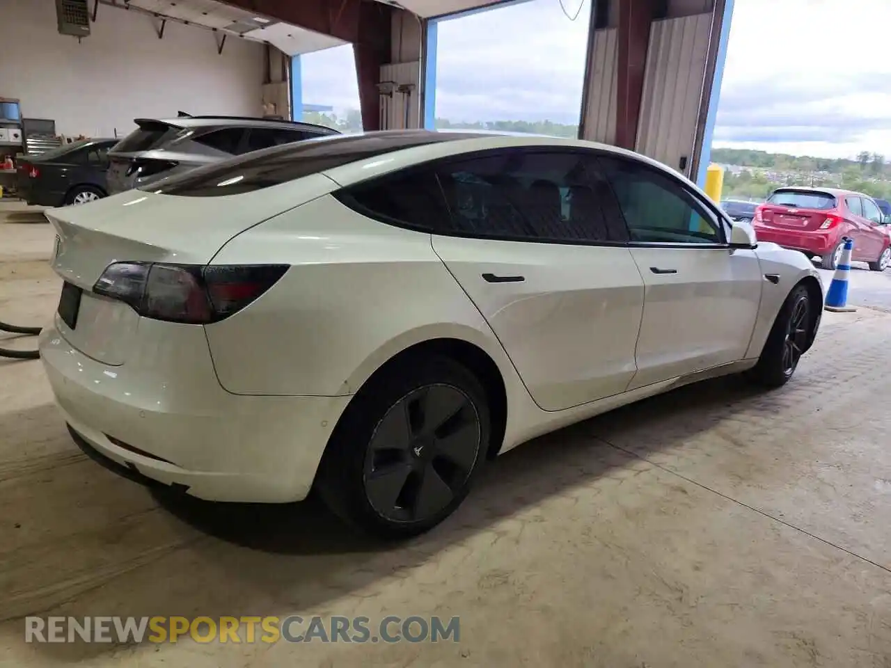 3 Photograph of a damaged car 5YJ3E1EA5MF994321 TESLA MODEL 3 2021