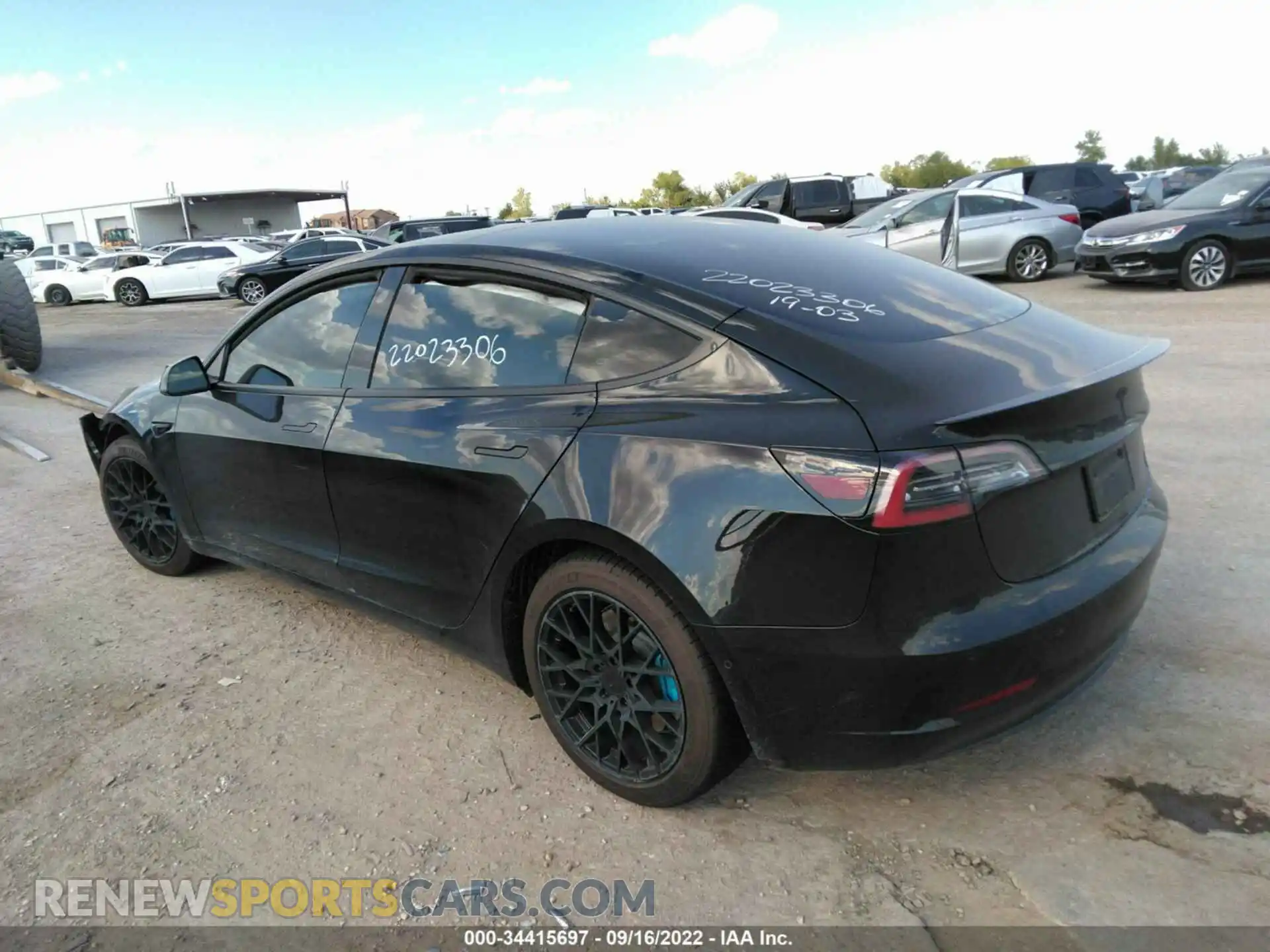 3 Photograph of a damaged car 5YJ3E1EA7MF046048 TESLA MODEL 3 2021