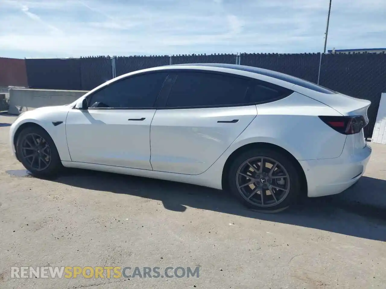 2 fotografías del automóvil dañado 5YJ3E1EA7MF093452 TESLA MODEL 3 2021