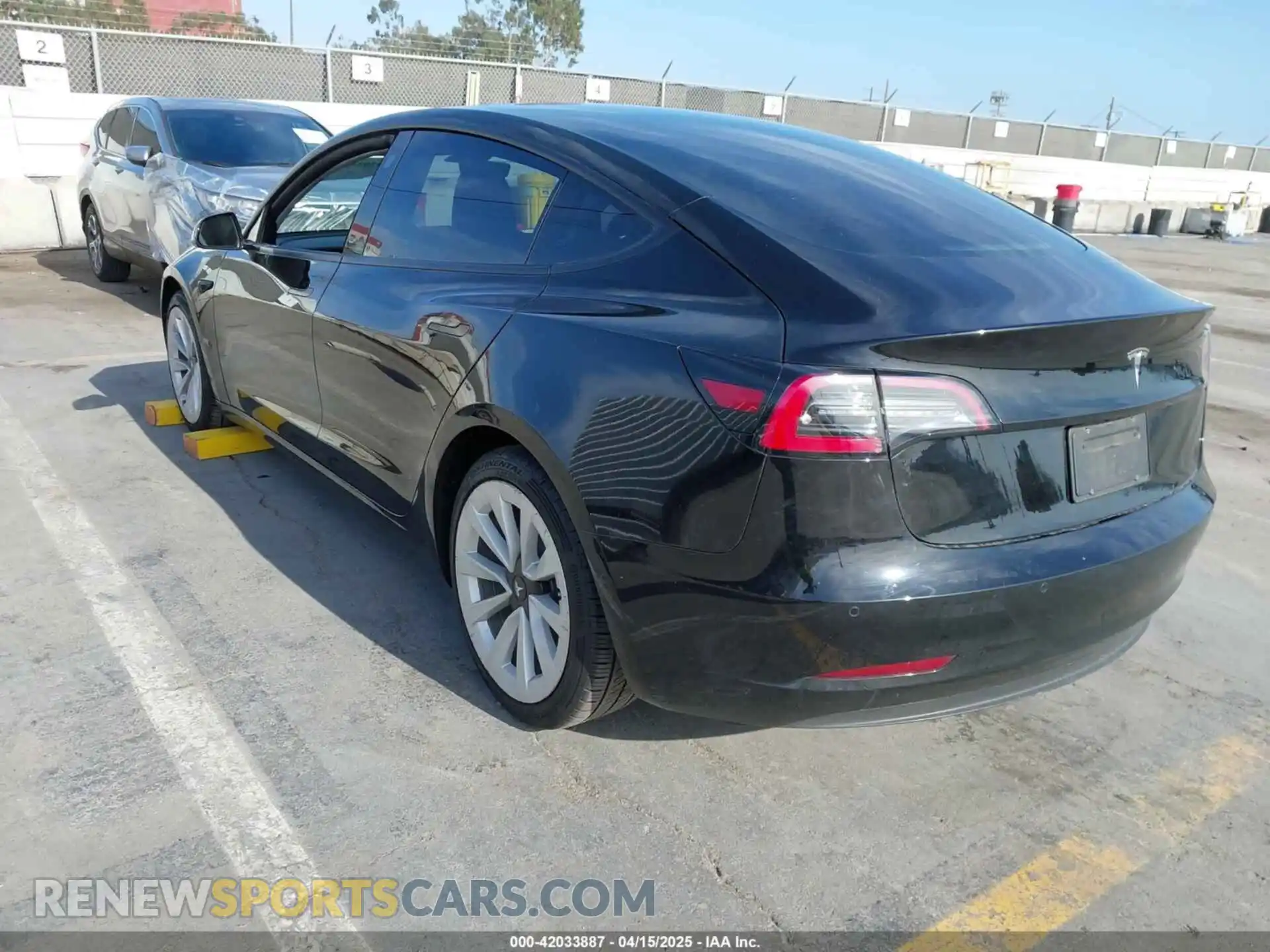 3 Photograph of a damaged car 5YJ3E1EA7MF937392 TESLA MODEL 3 2021