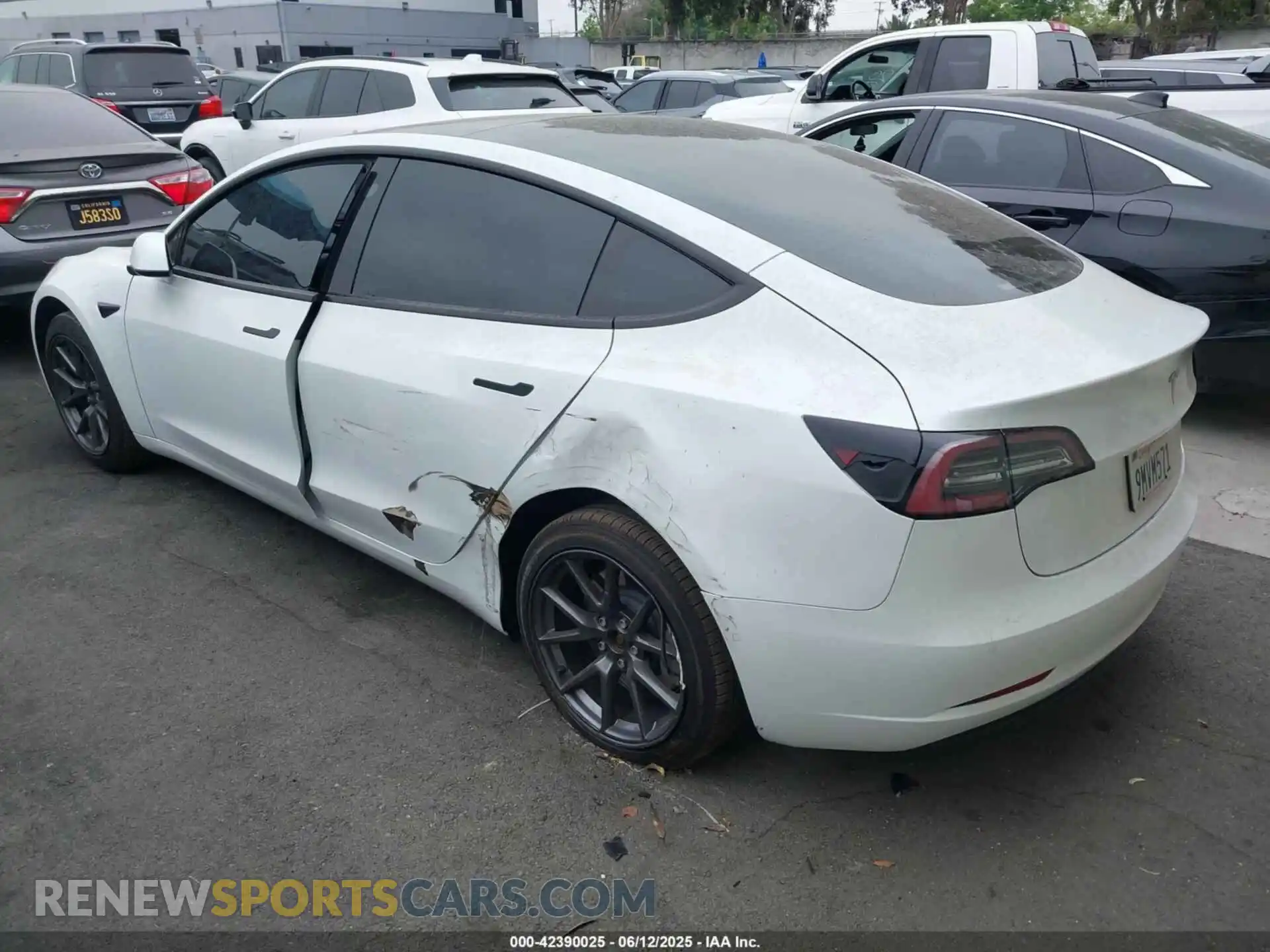 3 Photograph of a damaged car 5YJ3E1EAXMF876961 TESLA MODEL 3 2021