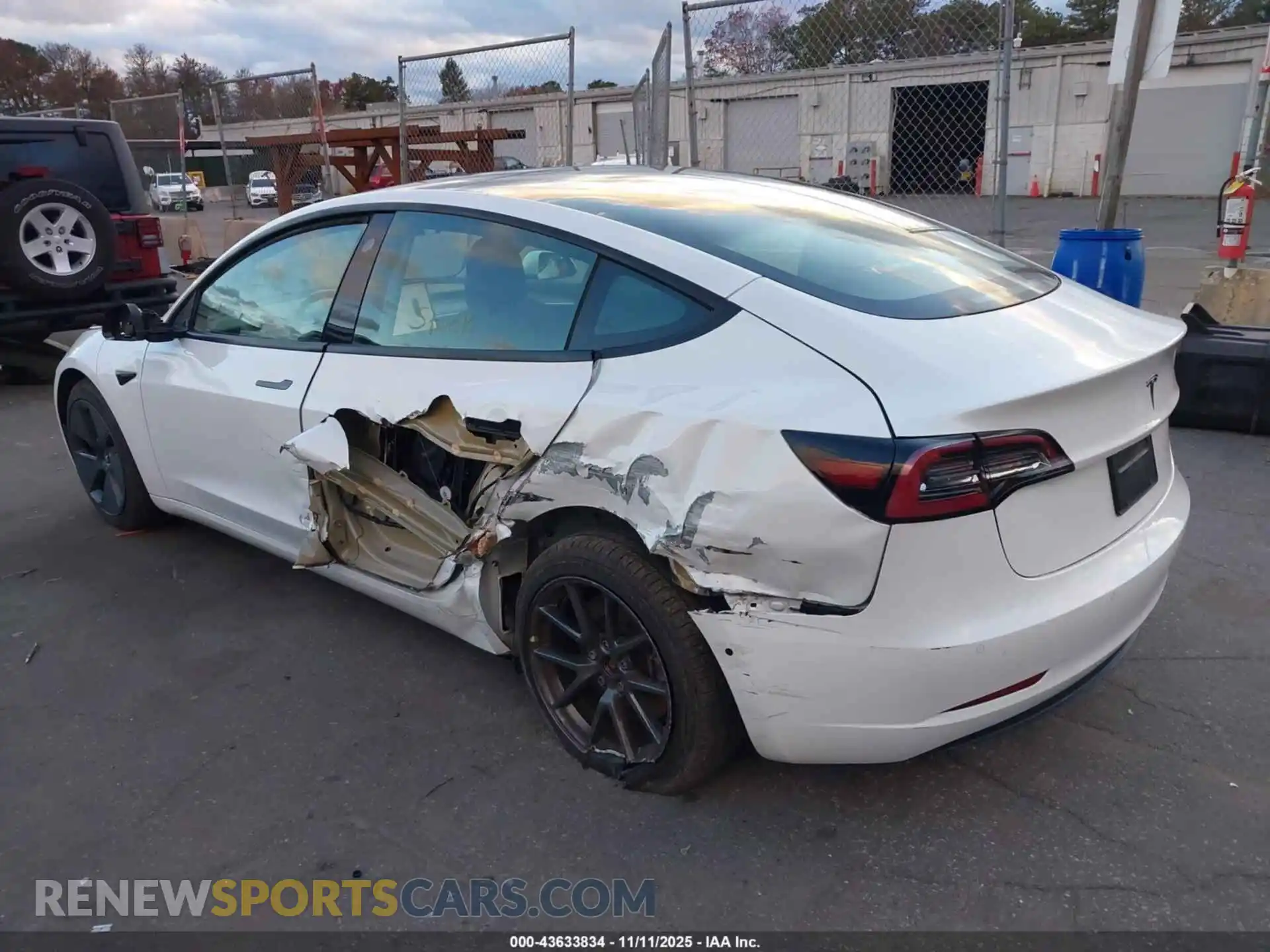 3 Photograph of a damaged car 5YJ3E1EAXMF991592 TESLA MODEL 3 2021