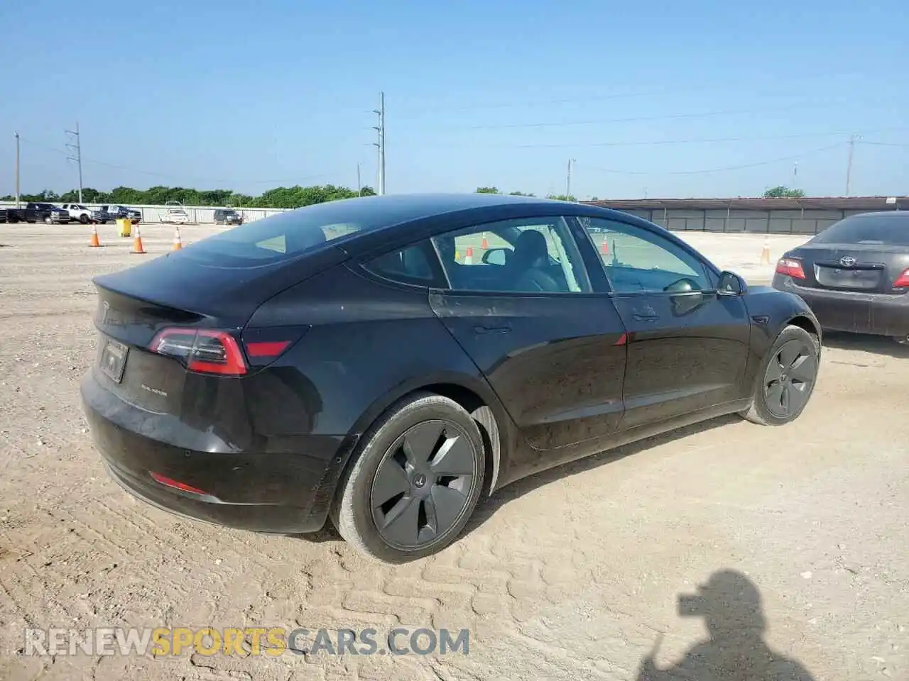 3 Photograph of a damaged car 5YJ3E1EB0MF037197 TESLA MODEL 3 2021