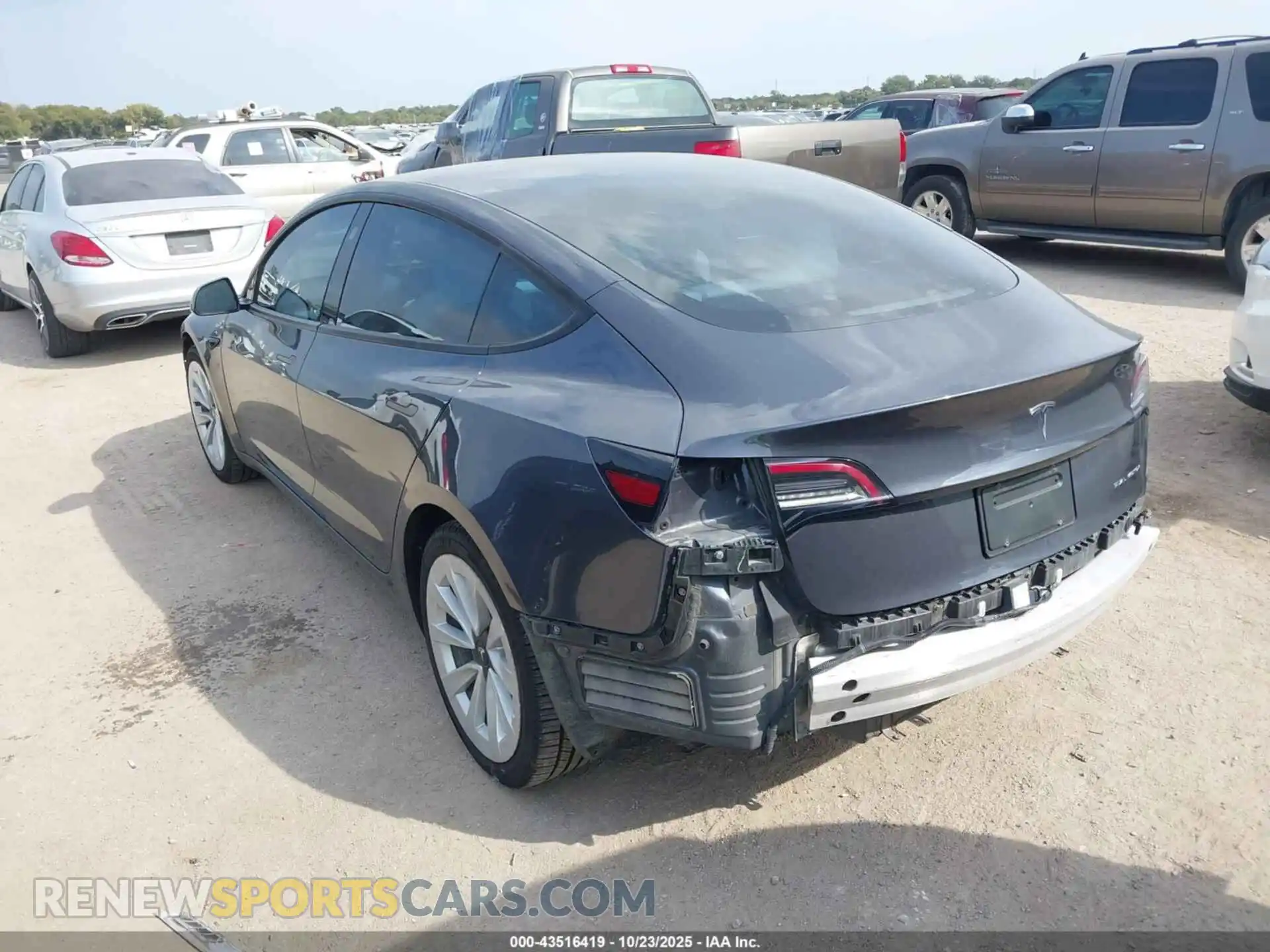 3 Photograph of a damaged car 5YJ3E1EB0MF062004 TESLA MODEL 3 2021
