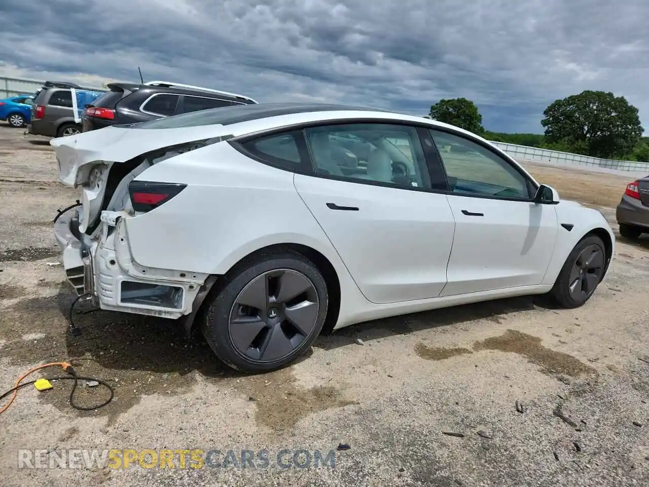3 Photograph of a damaged car 5YJ3E1EB0MF903304 TESLA MODEL 3 2021