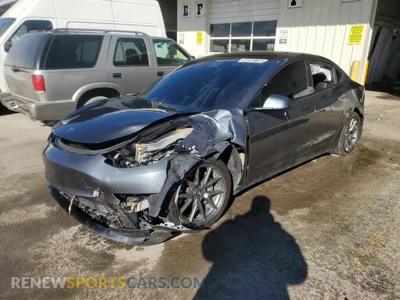 1 Photograph of a damaged car 5YJ3E1EB0MF924444 TESLA MODEL 3 2021
