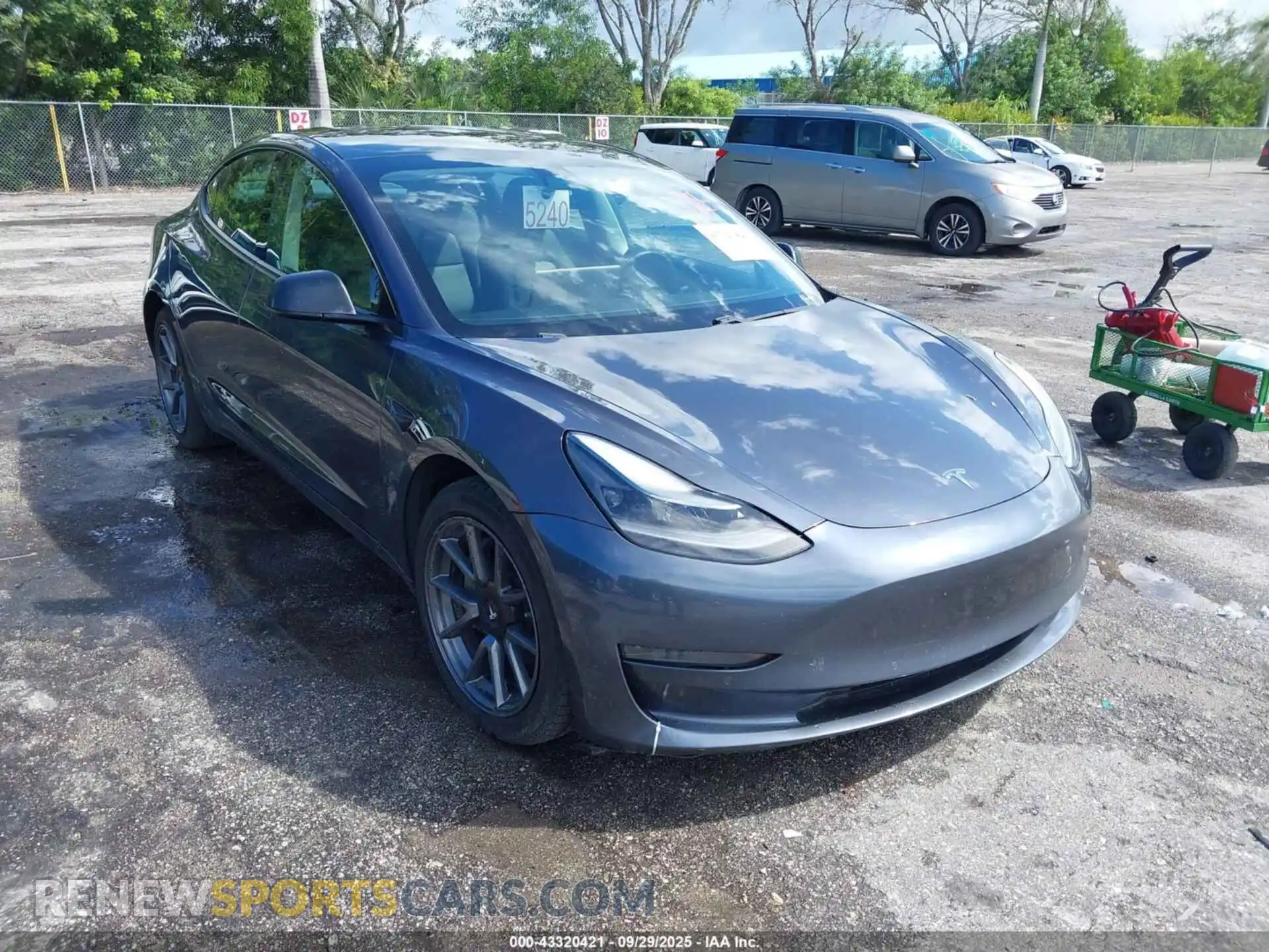 1 Photograph of a damaged car 5YJ3E1EB0MF924623 TESLA MODEL 3 2021