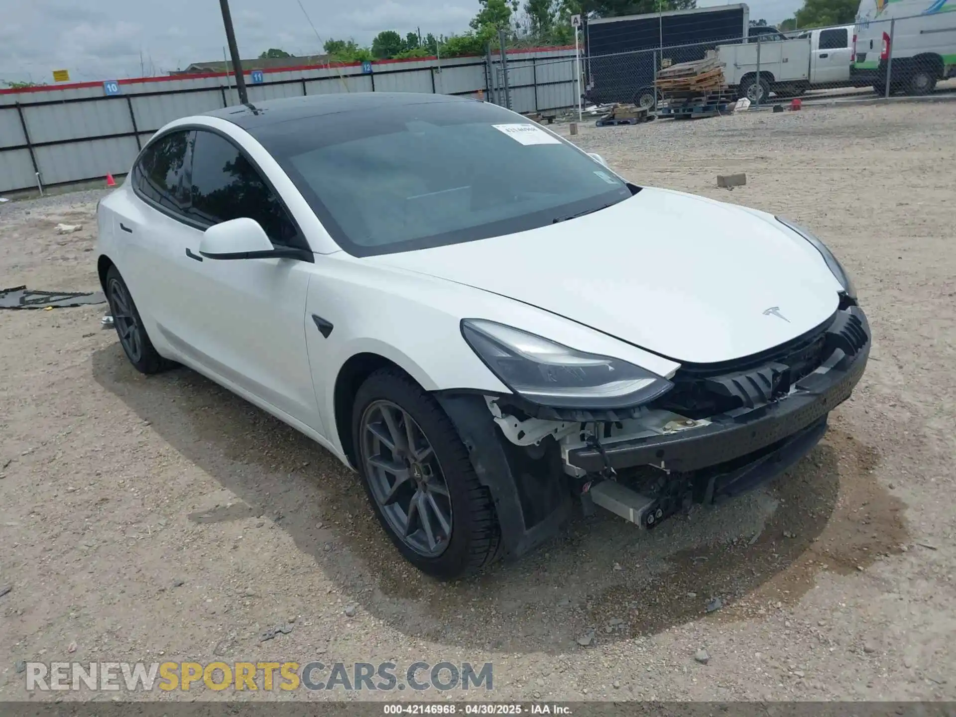 1 Photograph of a damaged car 5YJ3E1EB1MF975824 TESLA MODEL 3 2021