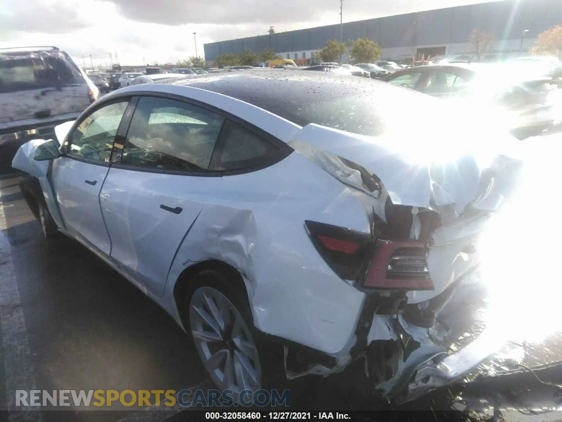 3 Photograph of a damaged car 5YJ3E1EB2MF927474 TESLA MODEL 3 2021