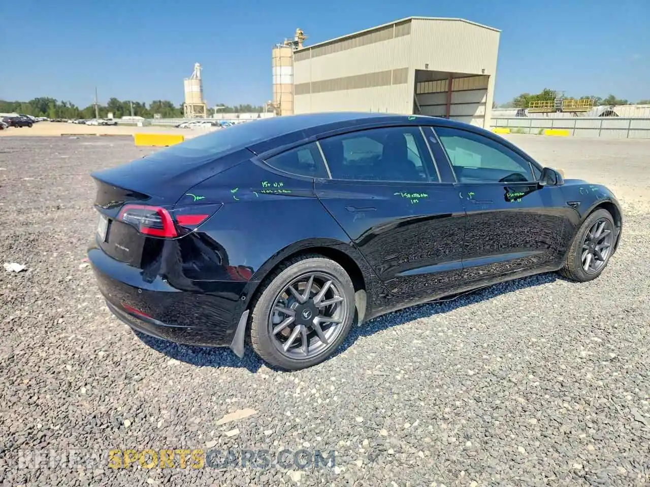 3 Photograph of a damaged car 5YJ3E1EB2MF978800 TESLA MODEL 3 2021