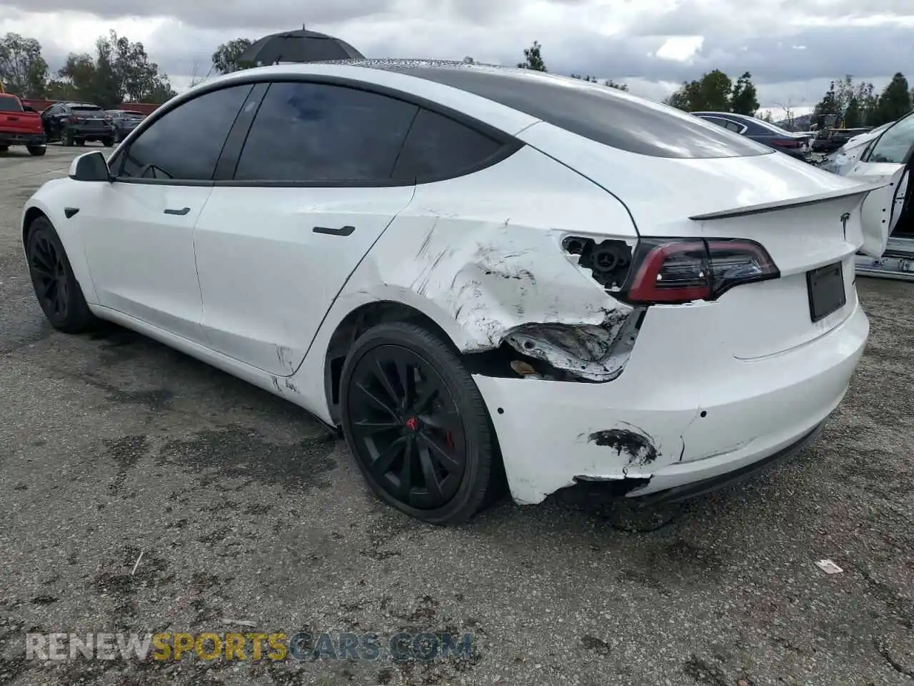 2 fotografías del automóvil dañado 5YJ3E1EB3MF015520 TESLA MODEL 3 2021