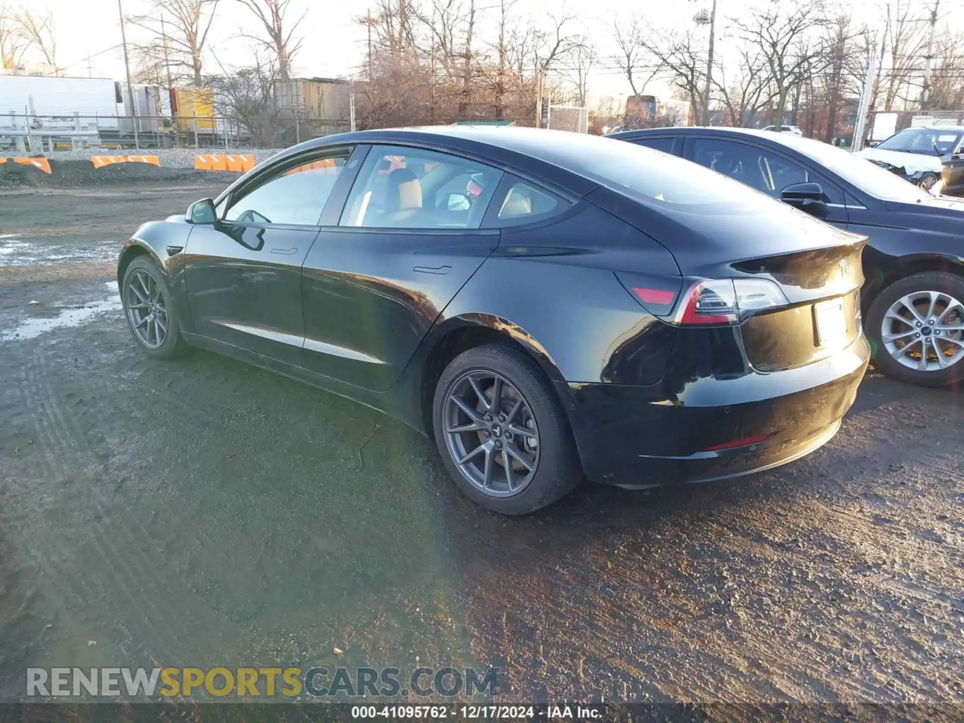 3 Photograph of a damaged car 5YJ3E1EB4MF044881 TESLA MODEL 3 2021