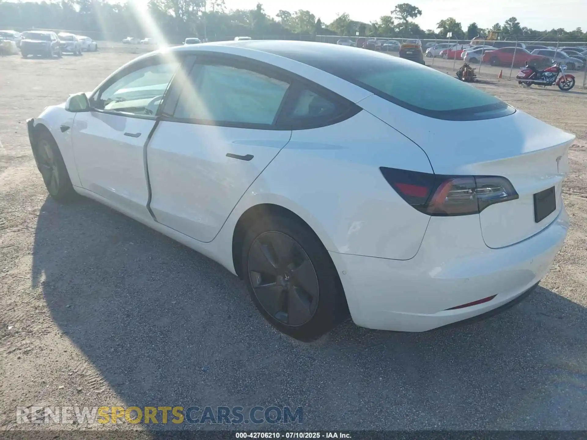 3 Photograph of a damaged car 5YJ3E1EB4MF055329 TESLA MODEL 3 2021