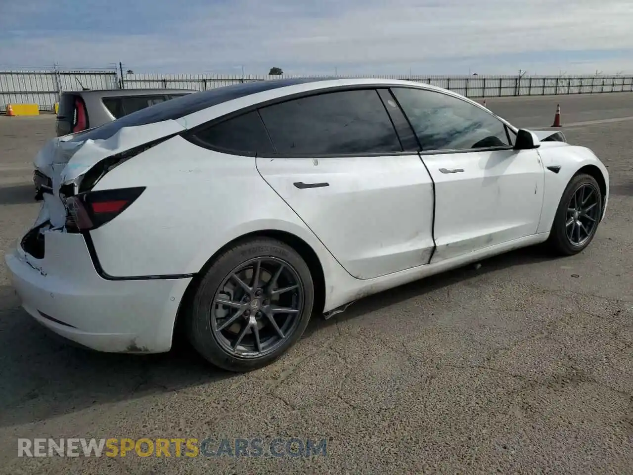 3 Photograph of a damaged car 5YJ3E1EB4MF064841 TESLA MODEL 3 2021