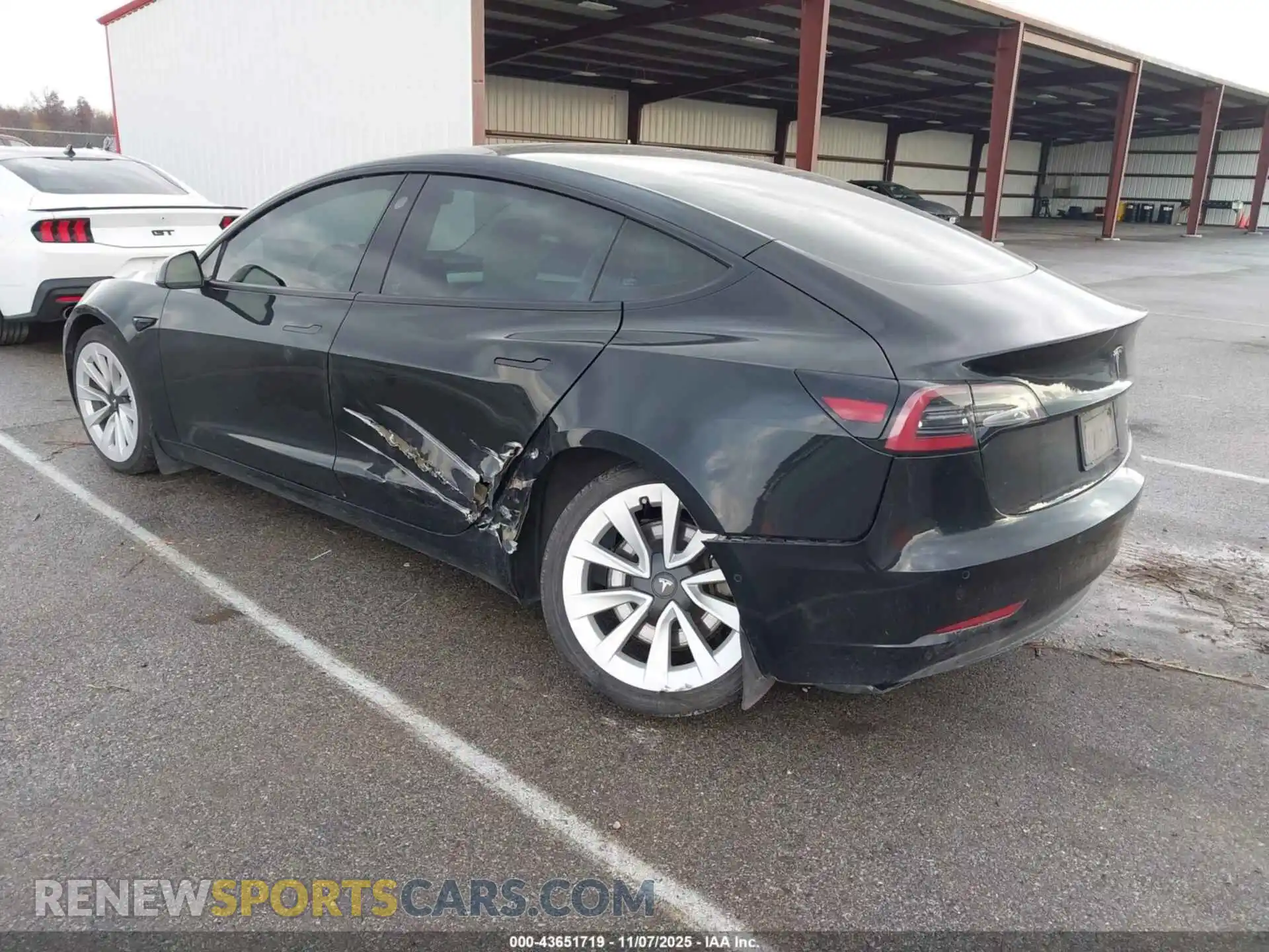 3 Photograph of a damaged car 5YJ3E1EB5MF047451 TESLA MODEL 3 2021