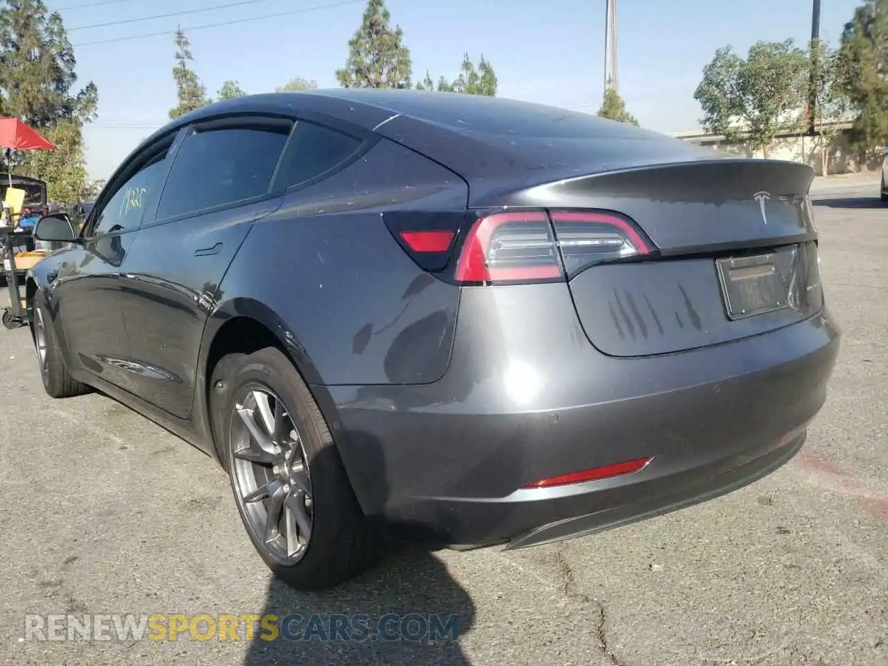 3 Photograph of a damaged car 5YJ3E1EB5MF995817 TESLA MODEL 3 2021
