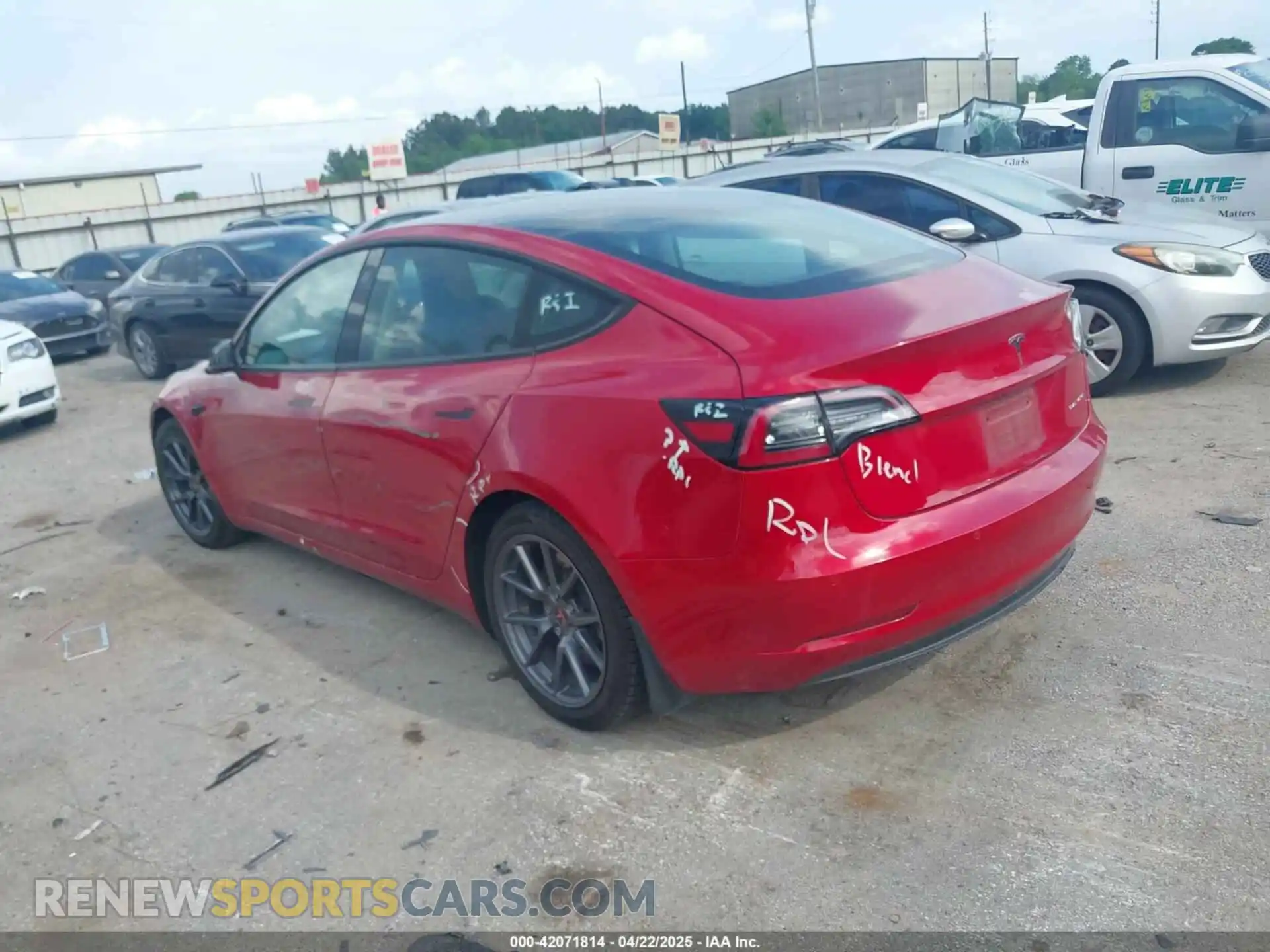3 Photograph of a damaged car 5YJ3E1EB6MF085836 TESLA MODEL 3 2021