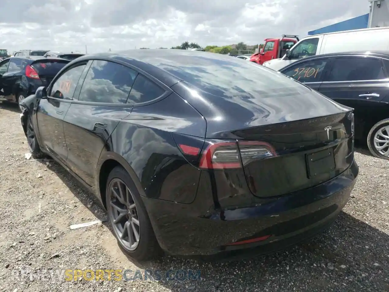 3 Photograph of a damaged car 5YJ3E1EB6MF924528 TESLA MODEL 3 2021