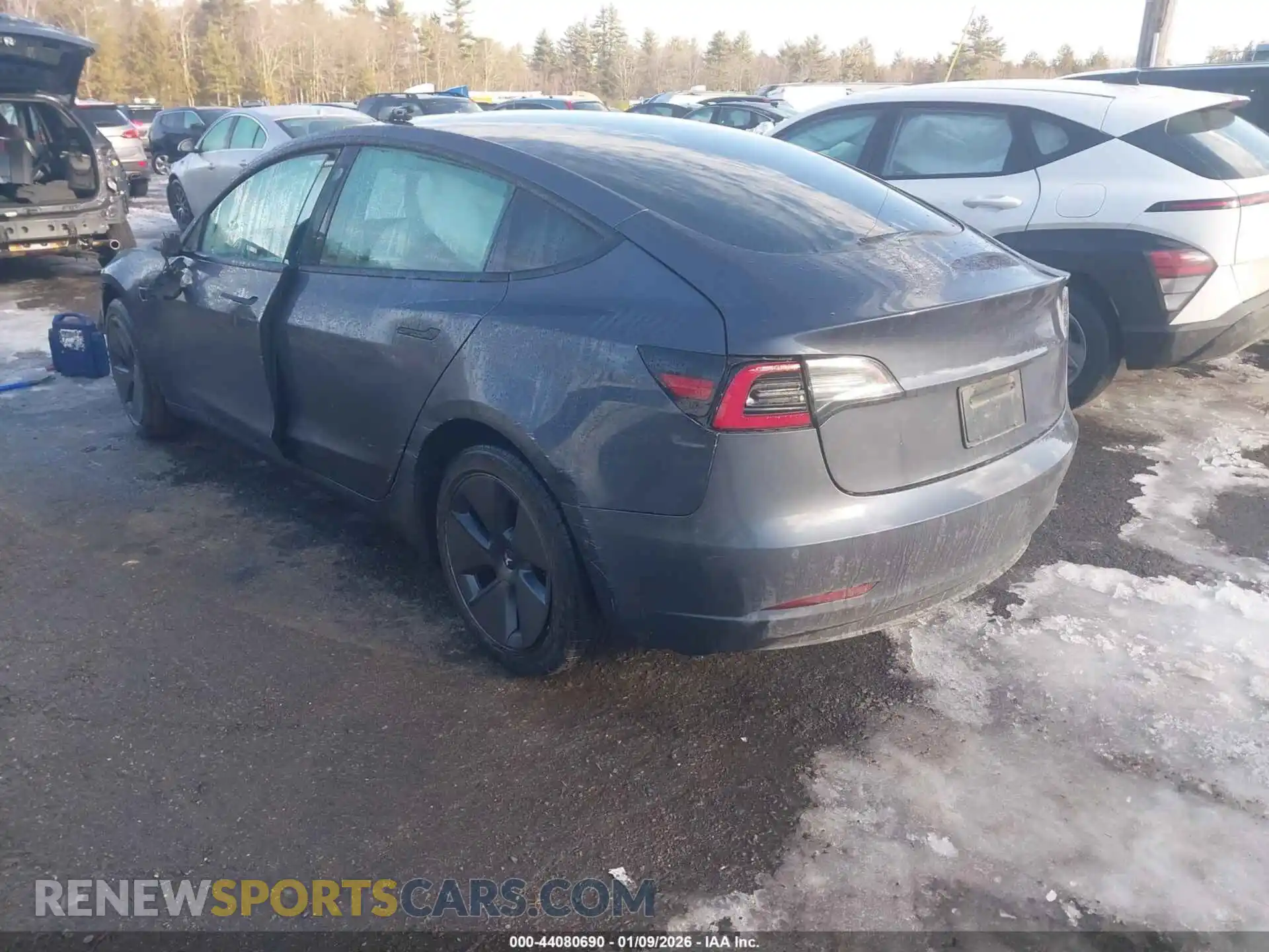 3 Photograph of a damaged car 5YJ3E1EB7MF047953 TESLA MODEL 3 2021