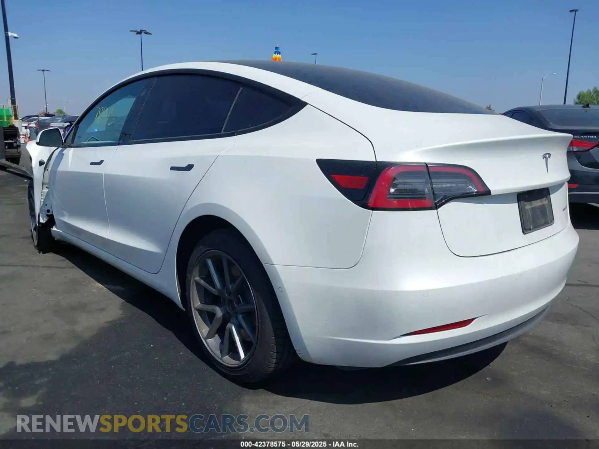3 Photograph of a damaged car 5YJ3E1EB7MF072609 TESLA MODEL 3 2021